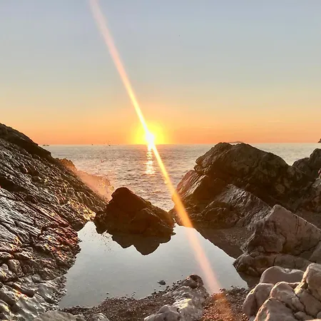 Cozy With Sea And Old Town View Dubrovnik
