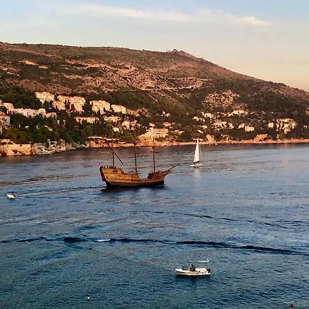 Cozy With Sea And Old Town View Appartamento Ragusa