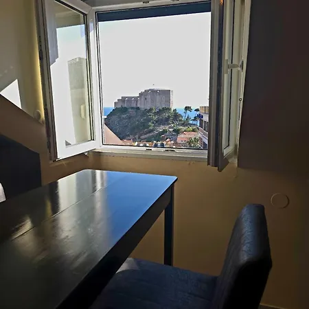 Cozy With Sea And Old Town View דירה
